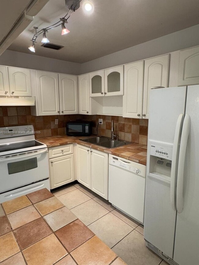 Foto del edificio - 10441 Mahogany Key Cir