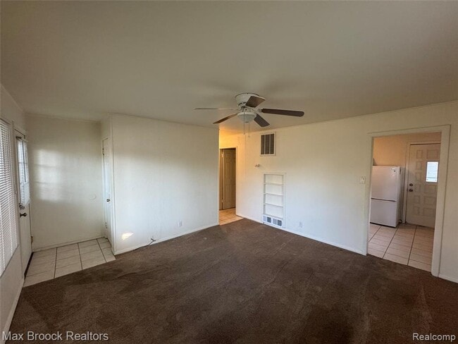 Building Photo - 1561 E Meyers Ave
