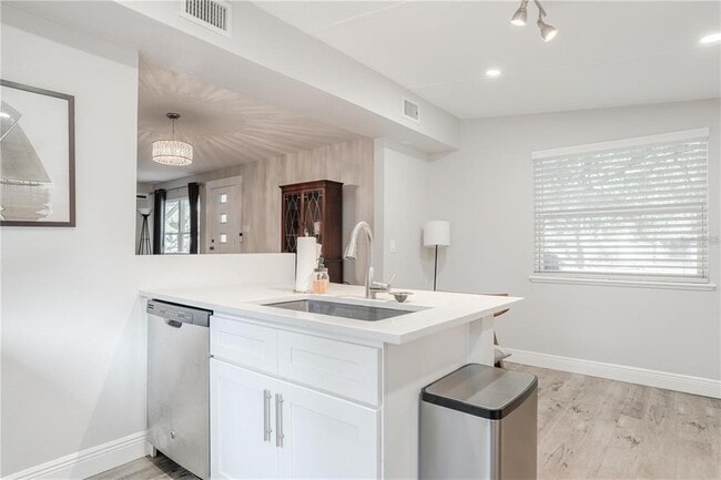 Building Photo - 4105 W Bay Ave