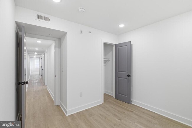 Building Photo - 630 W Cumberland St