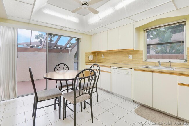 Building Photo - 13759 Date Palm Ct