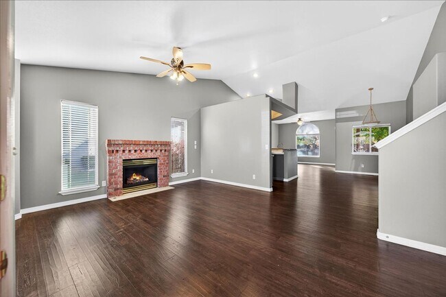 Building Photo - Comfortable & Convenient Living Near CWI a...