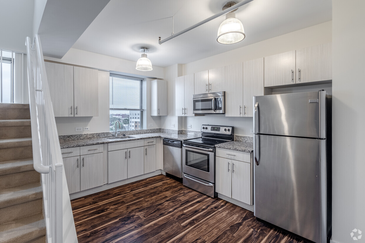 3BR, 3BA - 2,124SF - Kitchen - The Beacon Jersey City