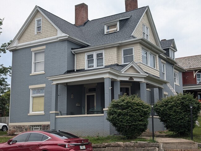Building Photo - 45 Ben Lomond St