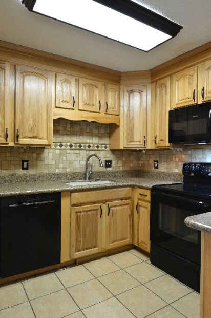 Foto del edificio - "Spacious 5-Bedroom 3 Bath in the Heart of...