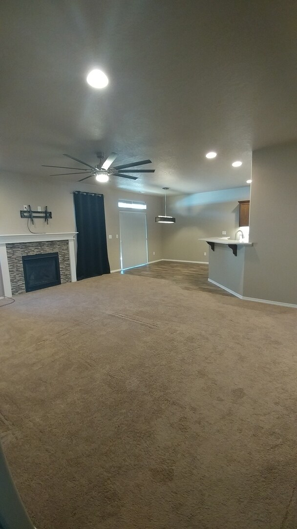 Building Photo - Great Kennewick Location