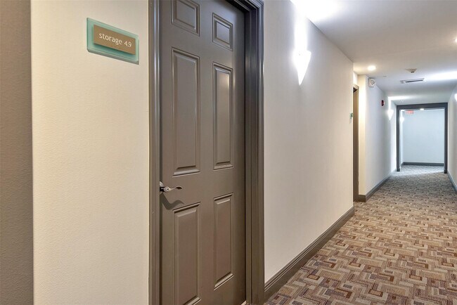 Foto del edificio - 2421 NE 65th St