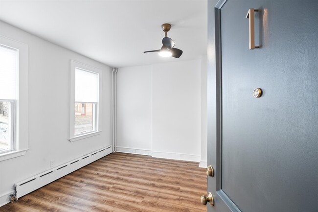 Foto del edificio - 6116 Tyler Pl