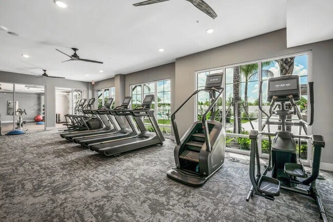 Foto del edificio - 7950 North Park Boulevard, Unit 2