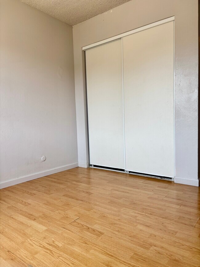 Foto del edificio - 1331 Pinetree Dr