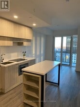 Building Photo - 39 Roehampton Ave