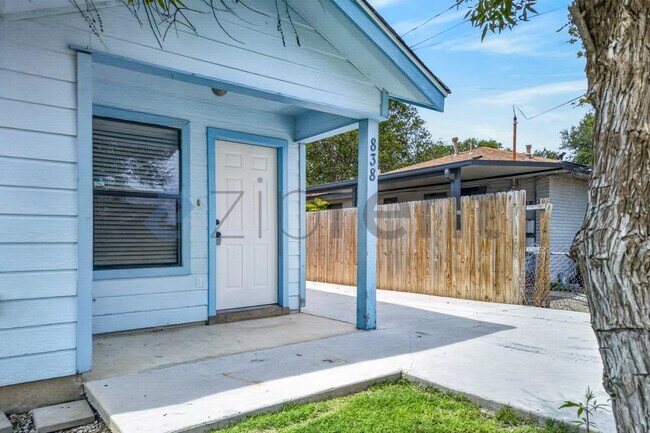 Building Photo - Unit