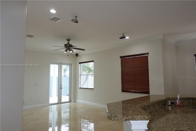 Foto del edificio - 18125 NW 89th Ct