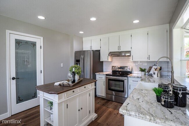 Foto del edificio - 3 br, 1.5 bath House - 5764 Idlewild Avenue