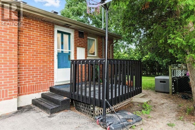 Building Photo - 330 Glenrose Dr