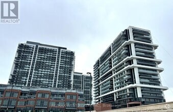 Building Photo - 2545-2545 Simcoe St N