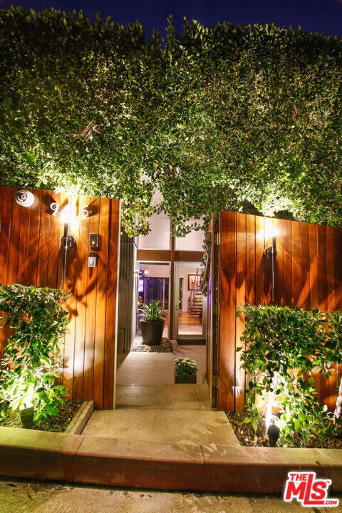 Foto del edificio - 9416 Beverlycrest Dr