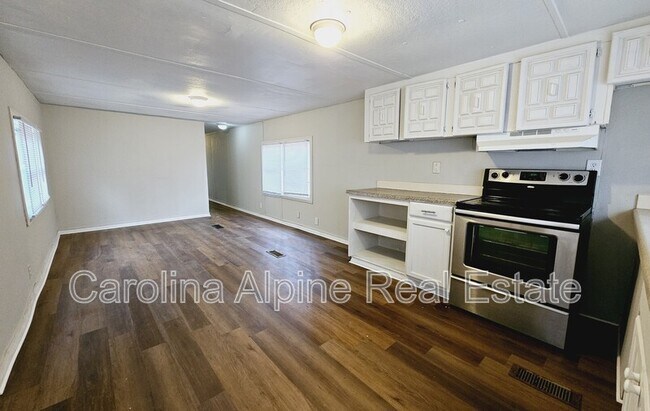 Building Photo - 256 Bluebird Ln