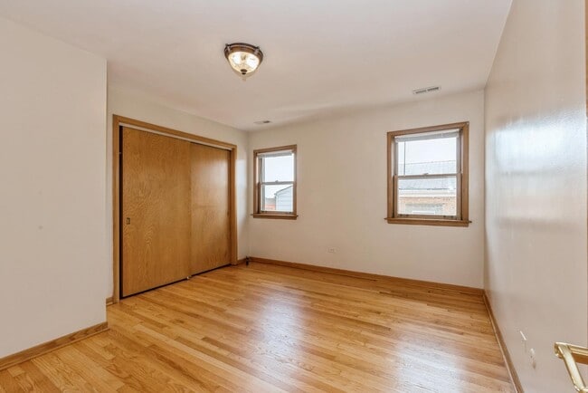 Foto del edificio - 8108 N Oriole Ave