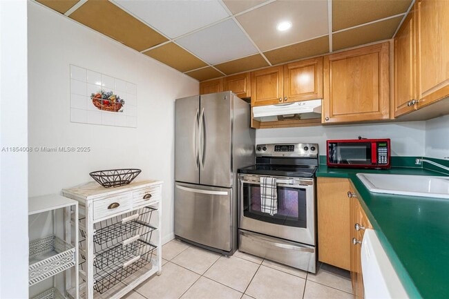 Building Photo - 9310 Fontainebleau Blvd