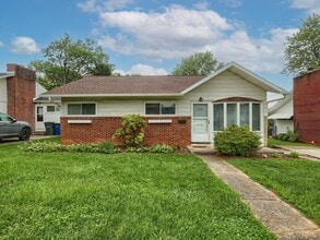 Building Photo - 1396 Lowther Rd