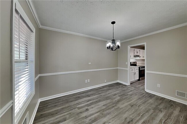 Foto del edificio - 385 Roswell Farms Rd