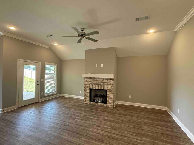 Foto del edificio - 573 Patrick Farms Dr