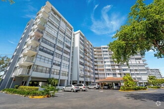 Building Photo - 1300 NE Miami Gardens Dr