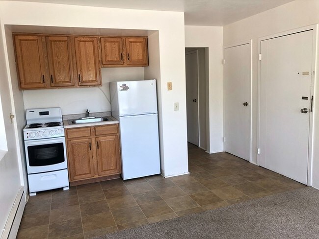 Building Photo - 1221 Main St