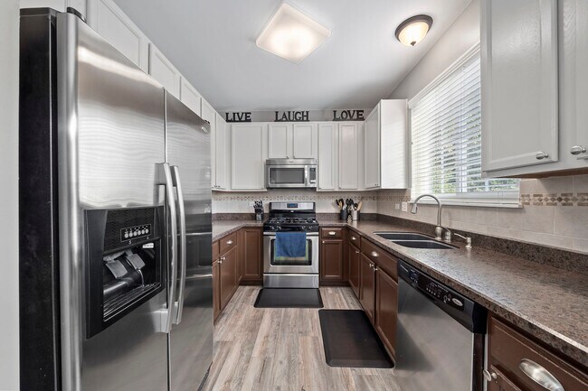 Foto del edificio - 2340 Hudson Cir