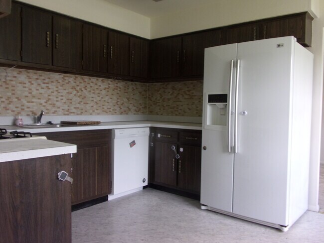 Kitchen - 5906 Griscomb Dr