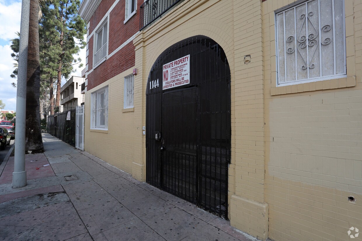 Foto del edificio - 1144 S Grand View St