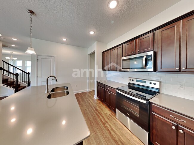 Foto del edificio - 1050 Summer Stone Loop