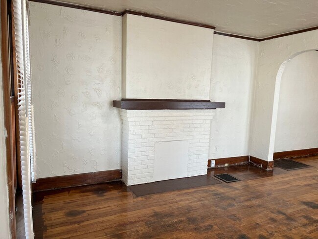 Foto del edificio - 300-302 W Fairview