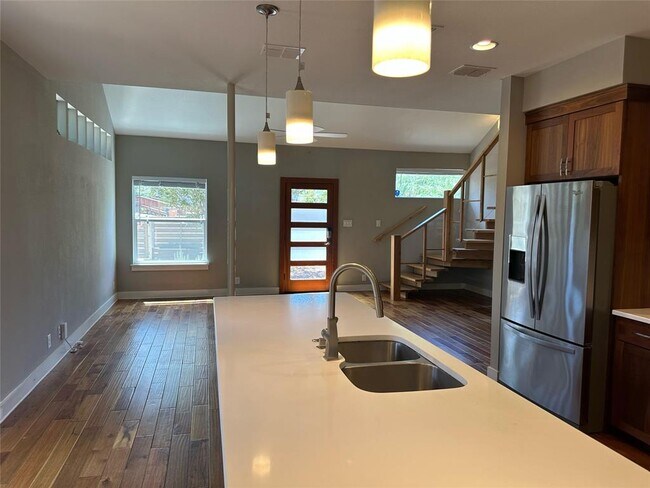Foto del edificio - 1175 Oak Grove Ave