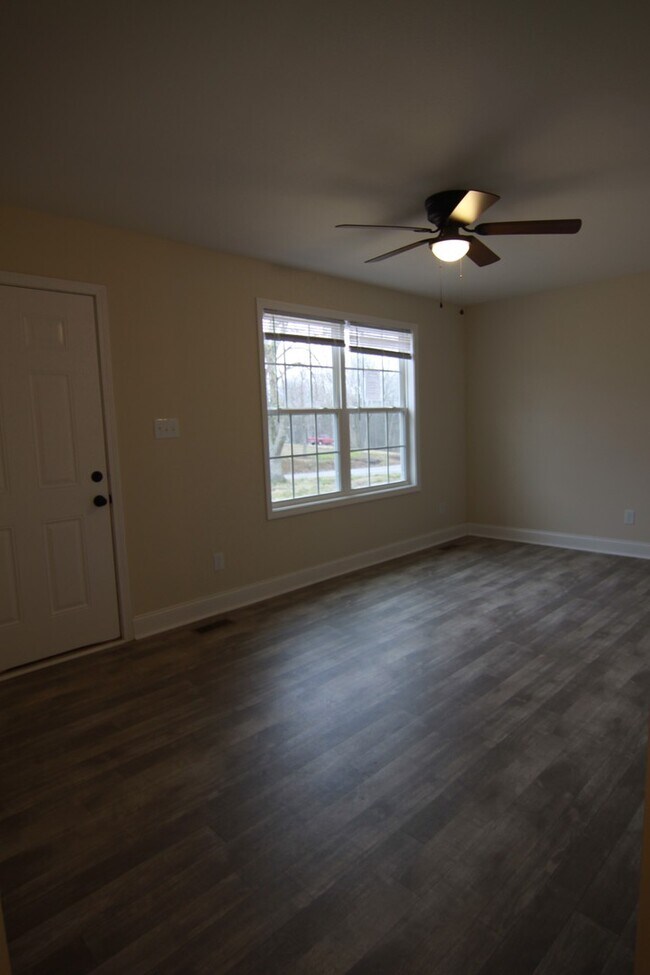 Building Photo - Beautiful Home For Rent Off Dotsonville Road!