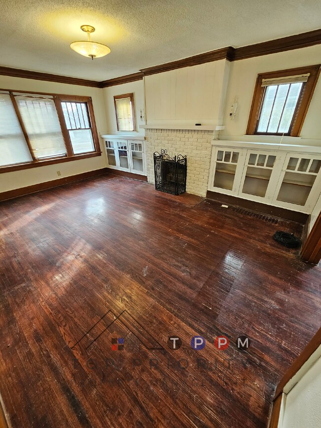 Building Photo - 2 Bedroom | 1 Bathroom Single-Family Home ...