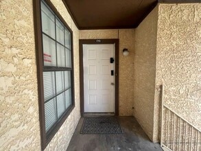 Building Photo - 1745 Crest Grove Dr