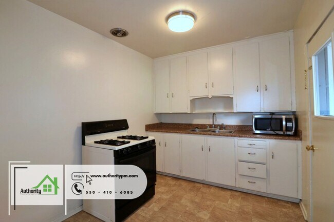 Building Photo - 2124 Pine St