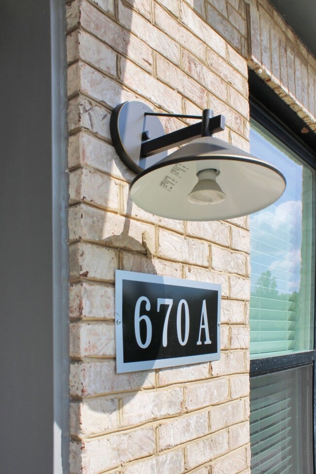 Building Photo - One-Room in shared condo