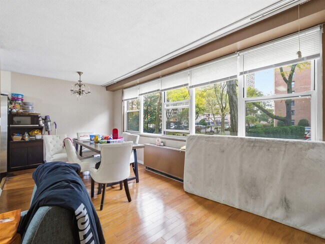 Foto del edificio - 201 St Pauls Ave