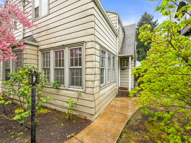Building Photo - 1812 NE 51st Avenue