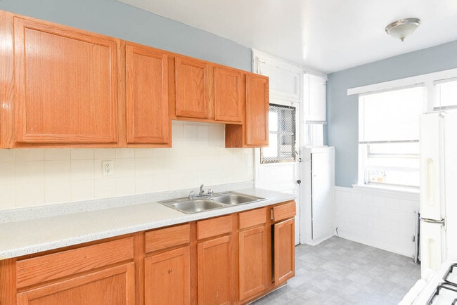 Foto del edificio - 4649.5 N Elston Ave