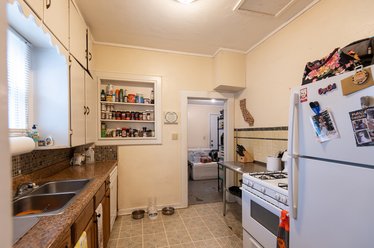 Kitchen - 1105 S Adams St