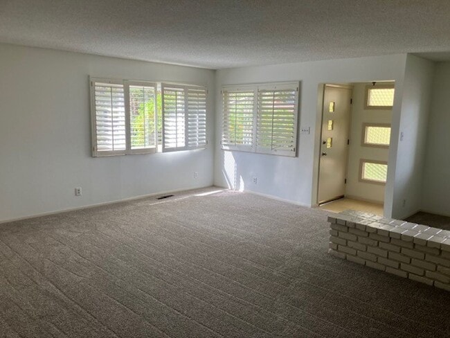 Building Photo - One level home in old Southwest Reno