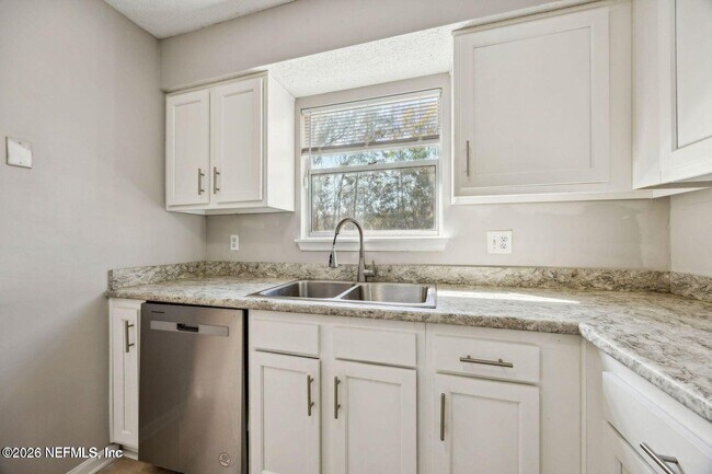 Building Photo - 1226 Turtle Creek Dr S