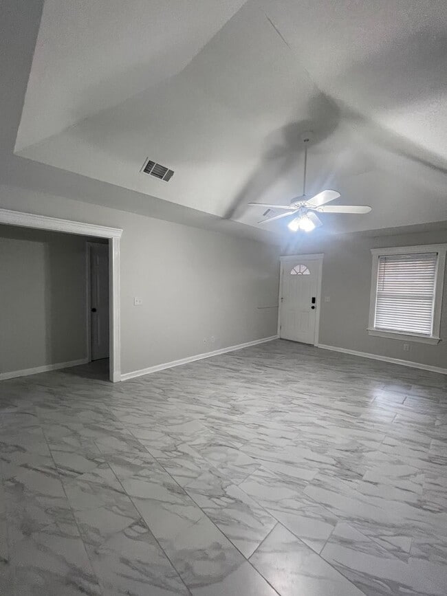 Foto del edificio - 202 Leeswood Cir