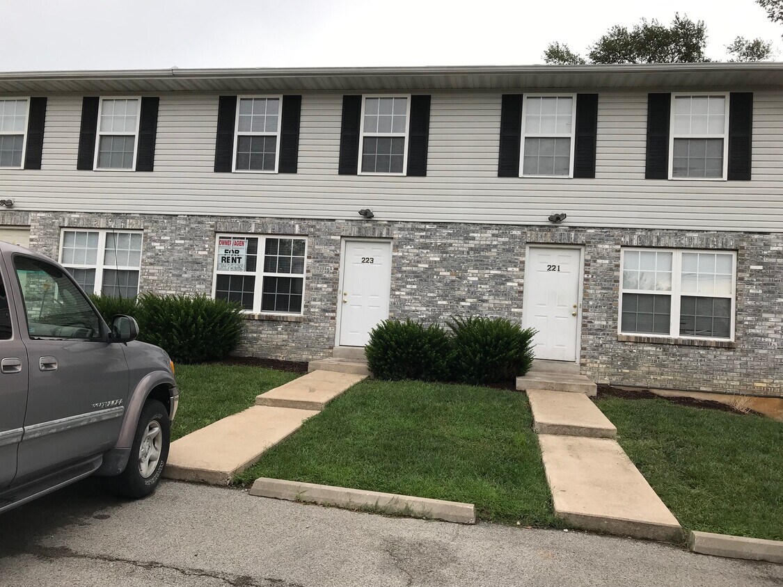 223 Truman Ct, Moscow Mills, MO 63362 Townhome Rentals in Moscow