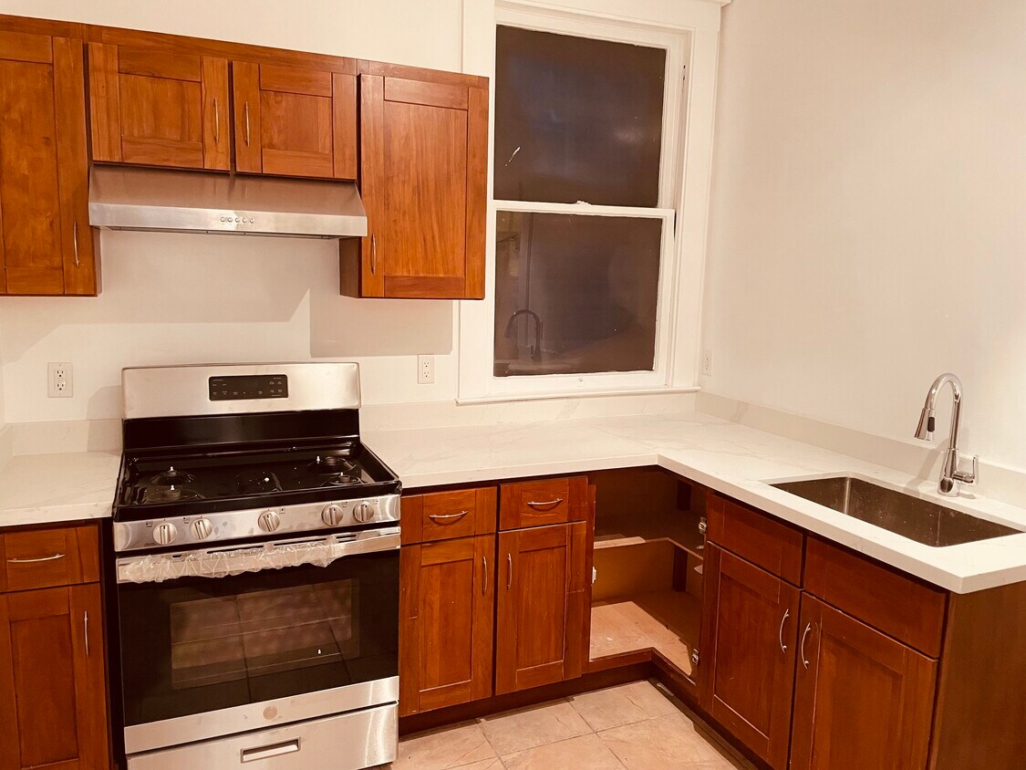 Kitchen - 499 Steiner St