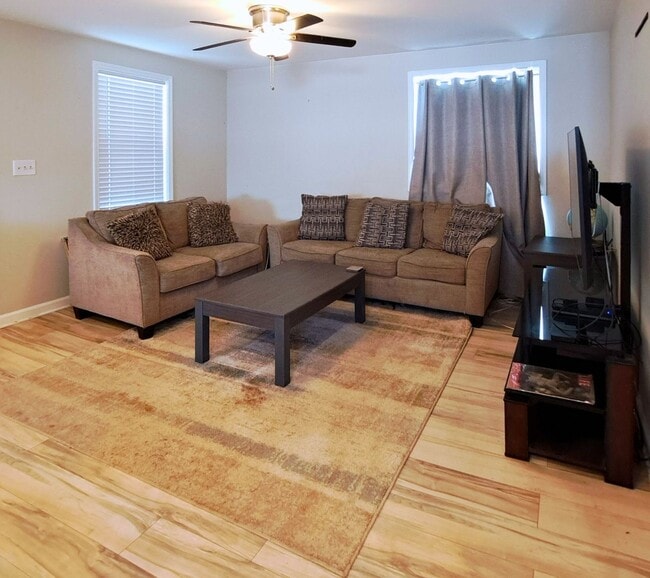 Building Photo - Updated 3 bedroom 2 bath in Double Oaks Ne...